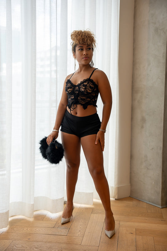 Unlace me - Lace Top with Shorts